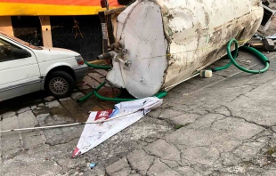 Vuelca pipa del ayuntamiento de Ecatepec; mueren dos