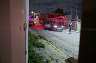 Policías municipales acudieron al sitio donde se registró la balacera en la zona de Cantera, en Tultepec.