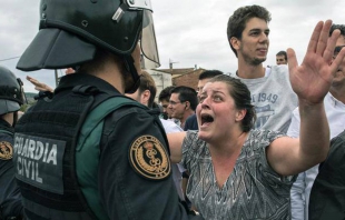 Votaciones catalanas dejan heridos y enfrentamientos con la policía nacional