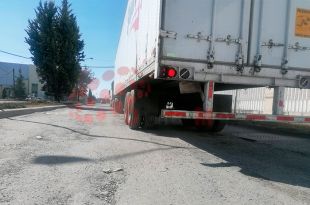 #Video: Baches provocan pérdidas económicas para industrias en Parque Toluca 2000