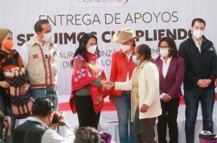 La dirigente estatal del PRI, estuvo de gira en Acambay para hacer entrega de apoyos a la ciudadanía por parte de la diputada local Aurora González