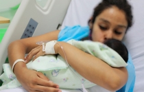 Un varón es el primer nacido en la nueva clínica materno infantil de #Ecatepec