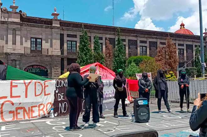 Las feministas seguirán en plantón hasta que sean atendidas, en Toluca