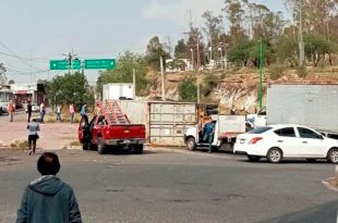 Vuelca tráiler en Cuautitlán Izcalli