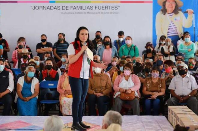 Entrega Alejandra del Moral “Canasta Edoméx” a más de dos mil beneficiarios