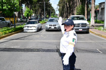 Agente de tránsito vigila la movilidad en Edoméx