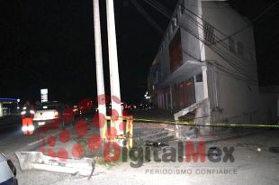 Choca contra poste de luz en la Toluca-Tenango