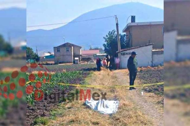 El cuerpo se encontraba en una milpa y presentaba evidentes signos de violencia.