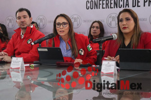 Cristina Ruiz Sandoval, presidenta del PRI Estado de México, durante la conferencia de prensa en la que denunció presuntas irregularidades y falta de transparencia en contratos de obra pública.