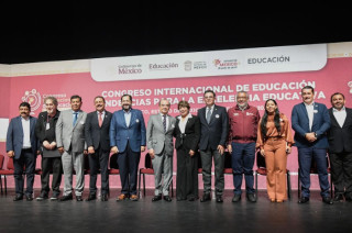 Delfina Gómez y legisladores en la inauguración del Congreso de Educación