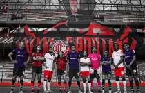 Los Diablos Rojos presentaron su nueva armadura 2021, donde firmaron una alianza estratégica con Caliente.MX