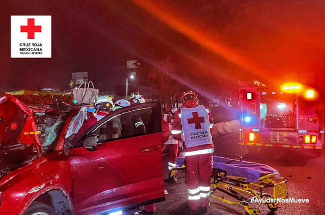 Elementos de Cruz Roja de Toluca y Metepec respondieron al llamado y se dirigieron al punto con dos ambulancias.