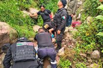 Rescatistas de la SSEM y Protección Civil lograron extraerlo de una zona de difícil acceso