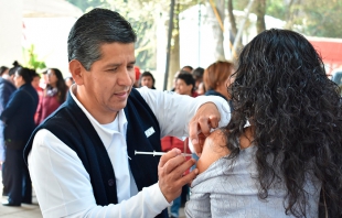 Aplican más de dos millones de vacunas contra la influenza en Edomex