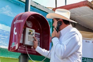 El presidente municipal, Abuzeid Lozano, explicó que se signó un convenio con la Comisión Federal de Electricidad (CFE) para la instalación del primer teléfono gratuito en todo el municipio.