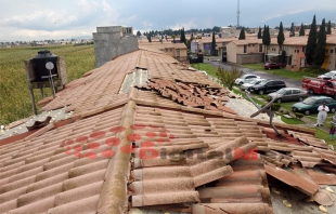 #Toluca: cola de agua causa daños en 20 casas