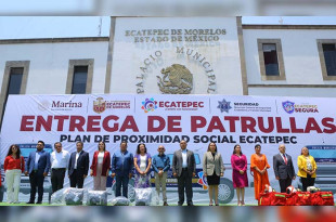 Durante la ceremonia realizada en la explanada municipal, Cisneros recordó que recibió una administración saqueada y sin lo básico para operar en materia de seguridad, incluso sin vehículos de patrullaje.