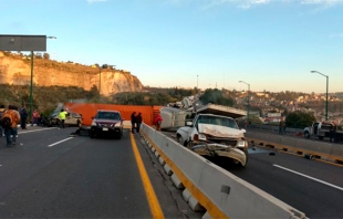 #Video: Tráiler vuelca e impacta varios vehículos en #Naucalpan
