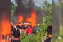 Video: Queman patrullas y bloquean comunidad en Tabasco tras muerte de motociclista