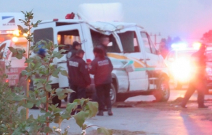 Seis lesionados tras volcadura de combi en la Texcoco-Calpulalpan