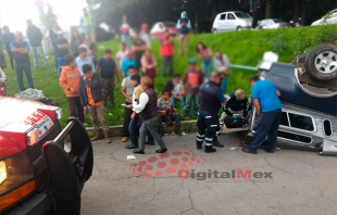 Vuelca camioneta en la Tenango-La Marquesa; deja ocho heridos