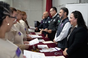 La cuarta generación de &quot;Mediadoras y Mediadores Pares&quot; del Centro Penitenciario y de Reinserción Social Santiaguito, recibió su constancia.