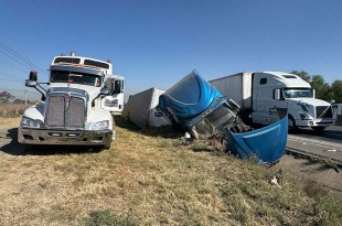 El accidente se registró en el kilómetro 26+000 pasando la plaza de cobro de Tultepec, con dirección a Ecatepec.