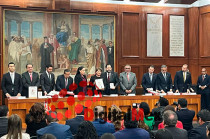 Durante el acto protocolario, Gómez Álvarez subrayó que la entrega del informe responde a un ejercicio de transparencia