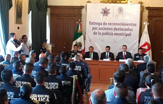 Premian a 89 policías de #Toluca por acciones heroicas
