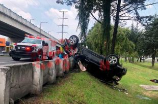 Volcadura en San Mateo Atenco deja una mujer herida