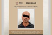 Elementos de la SSEM aseguraron a un hombre durante patrullajes del Operativo Sur; llevaba bolsas con hierba similar a marihuana y un portafolio.