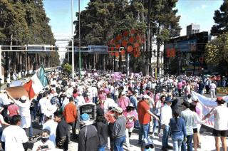 Miles de ciudadanos recorren Paseo Colón con consignas como “Andrés Traidor, el INE no se toca” , "Fuera López" y “Viva México”.
