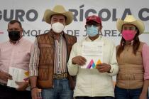 Leticia Mejía, formalizó la entrega de 387 Seguros Agrícolas Catastróficos