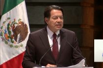 Mario Delgado anunció el aumento salarial para maestras y maestros durante la ceremonia conmemorativa del Día de las Maestras y los Maestros en la SEP.