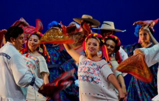 Ballet Folclórico para heroína de la independencia Leona Vicario