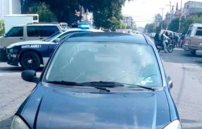 Hallan a ejecutado en interior de auto en Nezahualcóyotl