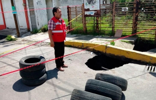 Atiende Toluca ruptura de drenaje en Santa María Totoltepec