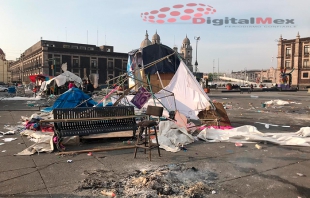 Bloquean avenida comerciantes desalojados de plaza en Toluca