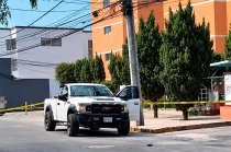 Autoridades acordonaron la zona de la colonia Zacuauhtitla, en Coacalco, donde un padre y su hija de 13 años fueron atacados a balazos.