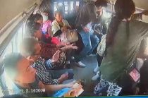 Los sujetos amagaron a los pasajeros con una pistola y un cuchillo.