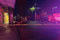 El cuerpo de la víctima fue encontrado en el asiento del conductor, y aunque las autoridades han iniciado las investigaciones, aún no se reportan detenidos.