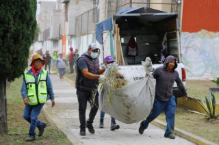 Vecinos y autoridades limpiaron y rehabilitaron parques de Los Héroes, Ecatepec