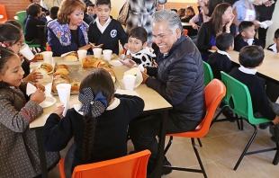 Estrenan estudiantes comedor escolar  en Toluca