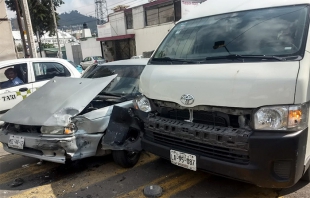 Choque causa tráfico en zona centro de Toluca