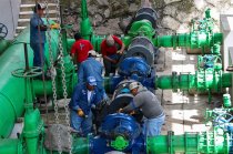 La CAEM habilitó durante la noche un equipo auxiliar que permite suministrar aproximadamente 120 litros de agua por segundo en Toluca.