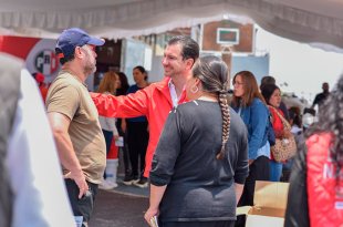 Durante un encuentro con vecinos de Naucalpan, Elías Rescala destacó que el trabajo territorial permite conocer y atender las necesidades de las comunidades.