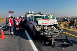 Un camión de rescate, una ambulancia, un vehículo particular y una motocicleta participaron en el percance.