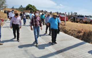 El presidente municipal, Manuel Anthony Domínguez Vargas, las puso en marcha en San Gabriel Pantoja, Pantoja y Antimonio
