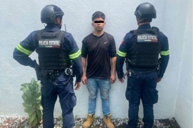 Iván “N”, de 24 años, fue detenido con envoltorios de presunta cocaína y cristal, un radiotransmisor y un arma punzocortante.
