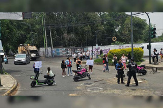 Padres de familia denuncian omisión de CFE y SEP; estudiantes llevan más de un mes sin energía eléctrica.